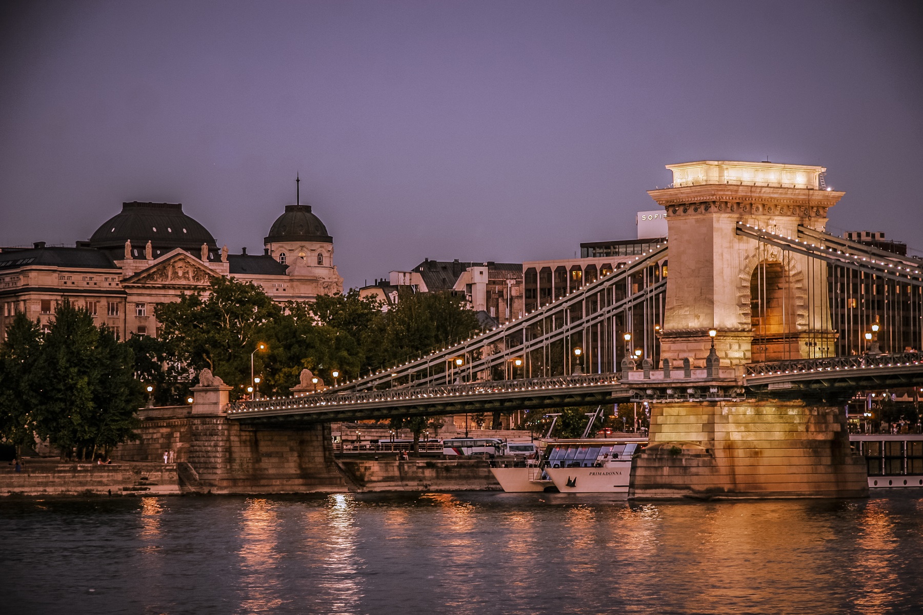 Széchenyi Chain Bridge – Budapest Iconic Landmark